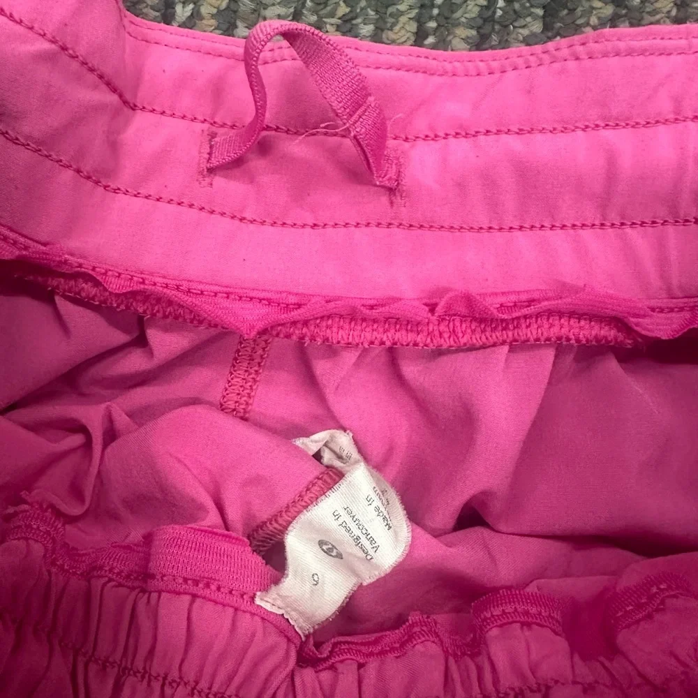 USED Lululemon Athletica Pink Women's Hotty Hot Shorts Sz 6 - Picture 3 of 4